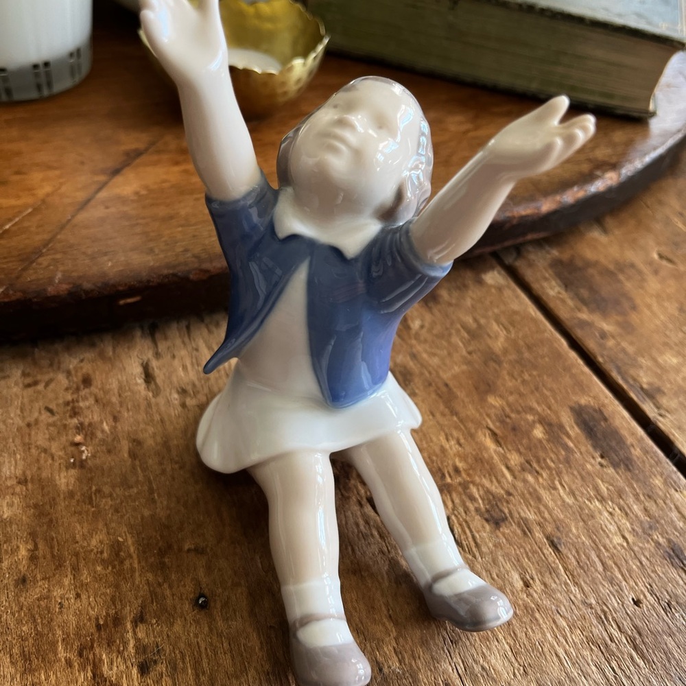 Vintage Bing & Grøndahl Denmark porcelain figurine "Up to Mom" no. 2324